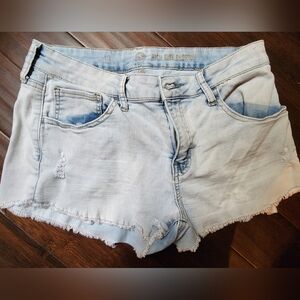 SO women's high rise shortie jean shorts, size 13 light-wash